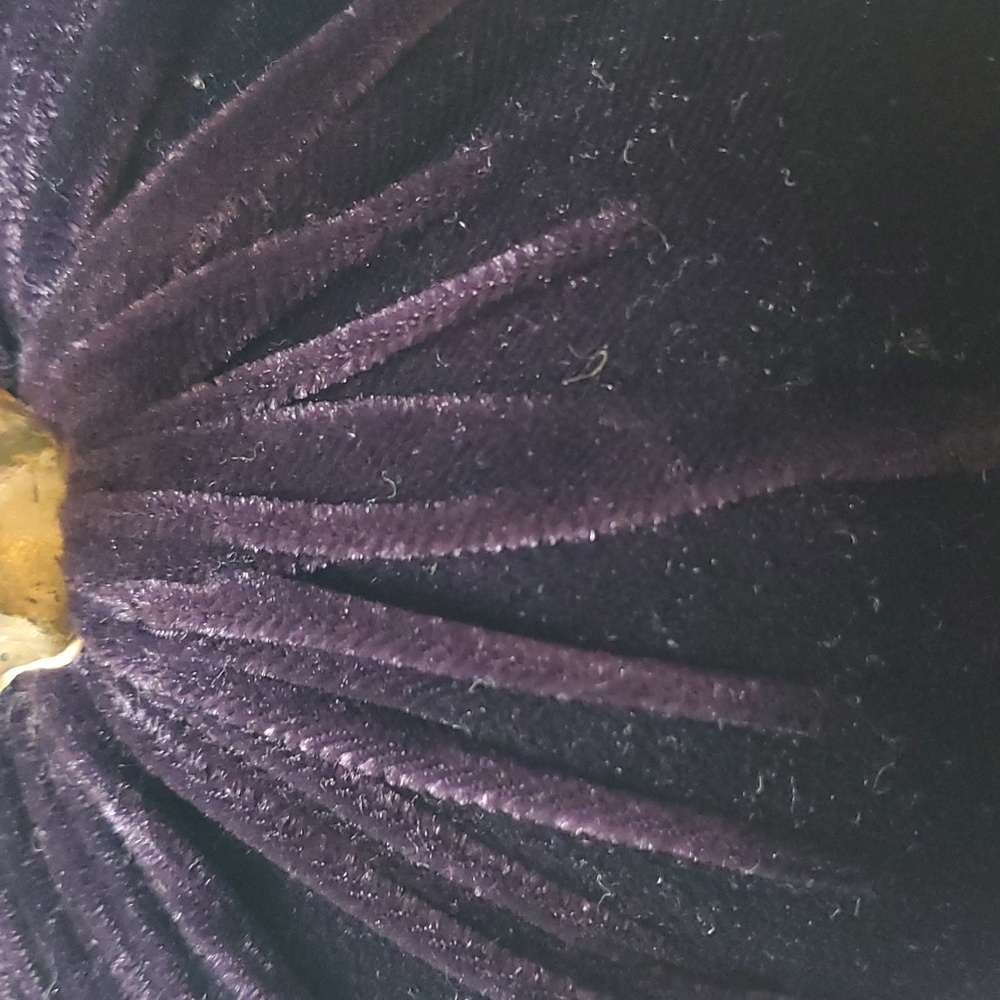 Deep purple velvet pumpkin - Picture 2 of 5